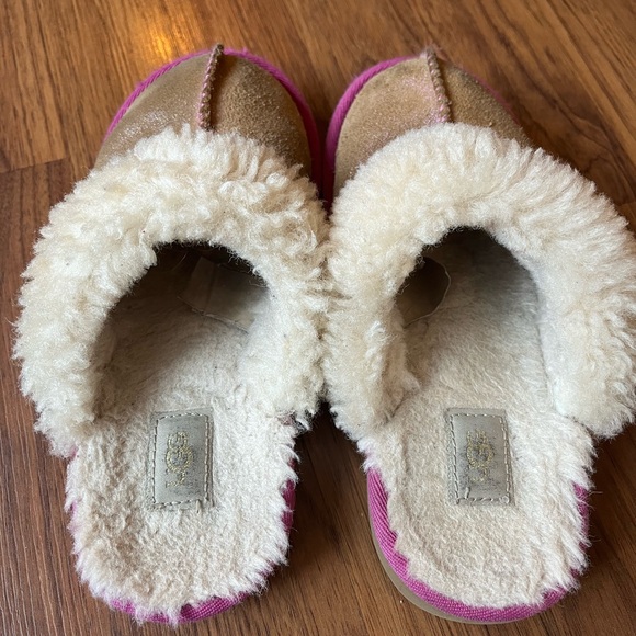 UGG Kids' Tan and Pink Slippers - Picture 4 of 5